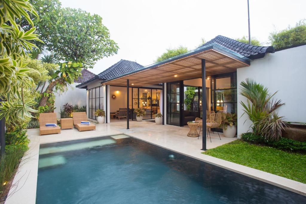 The Kons Villa Bali Seminyak photo