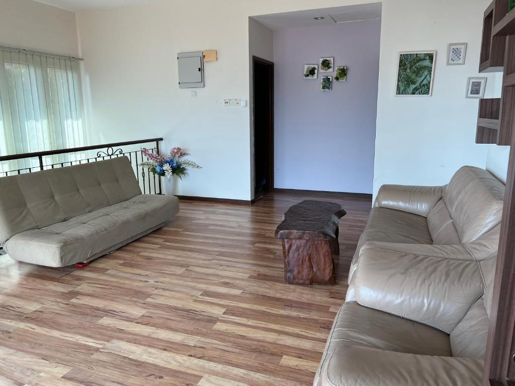 Shared lounge/TV area