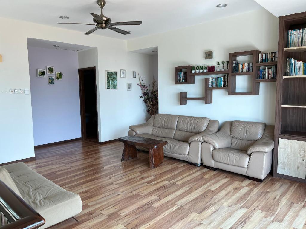 Shared lounge/TV area