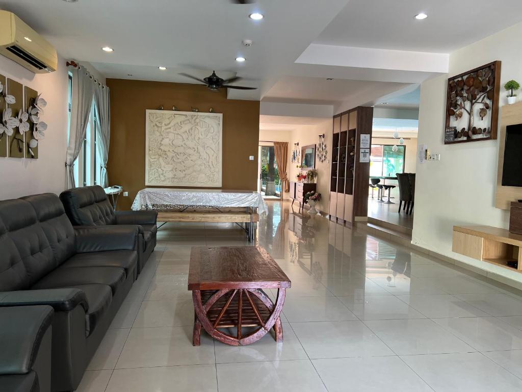 Melaka Beachfront Villa with Pool - Facilities image