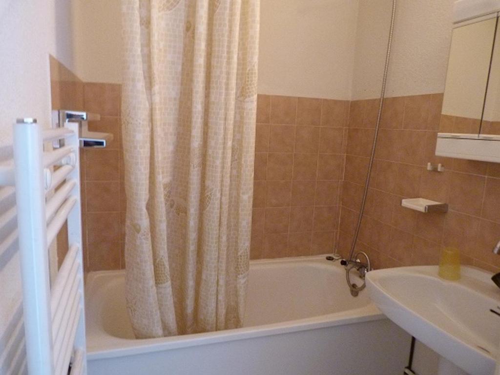 Les Menuires : 2 pièces, 4 pers, ski aux pieds, wifi, parking gratuit - 5