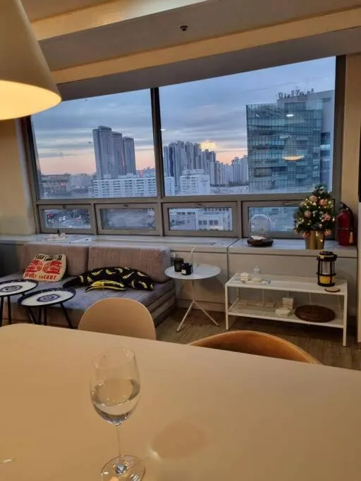near subway line 2, hotel in Seoul