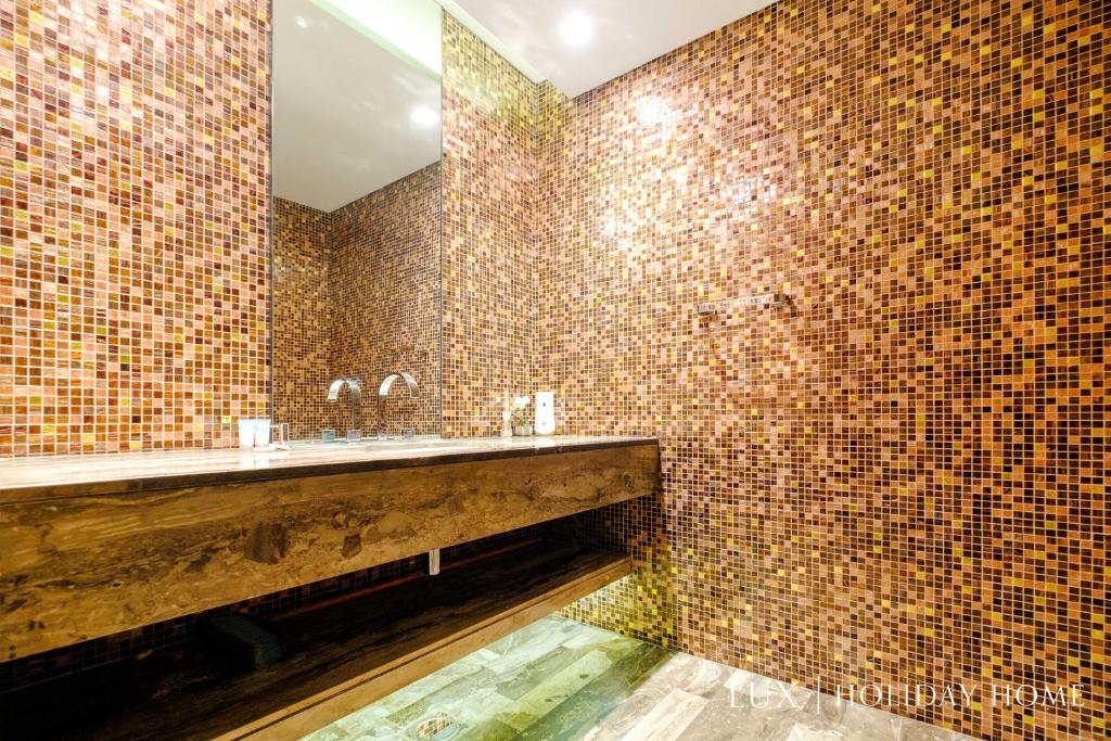 LUX - Lavish Suite with Full Palm Jumeirah View 2 photo