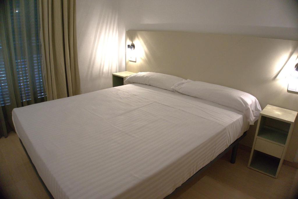 Apartments Sant Jordi Fontanella photo