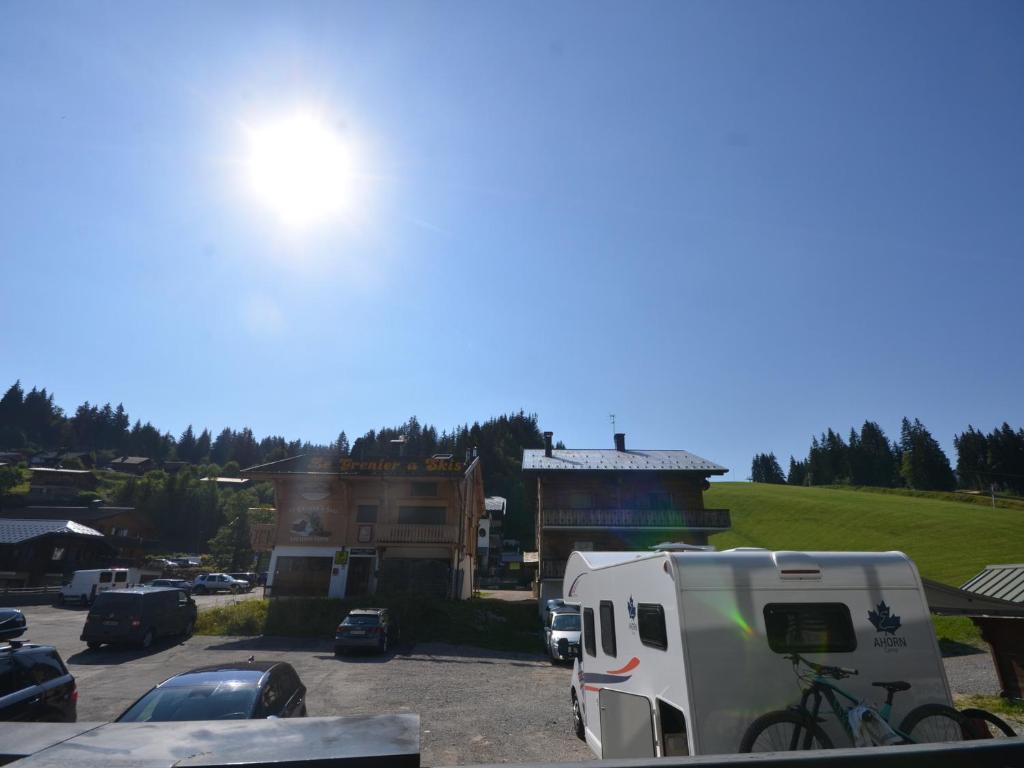 Appartement neuf aux Gets, au pied des pistes et du centre, avec terrasse et services inclus - FR-1-623-50 - 3