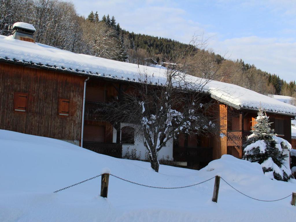 Appartement Spacieux - Terrasse, Jardin et Cheminée - À 5 Min du Centre des Gets - FR-1-623-100 - 2