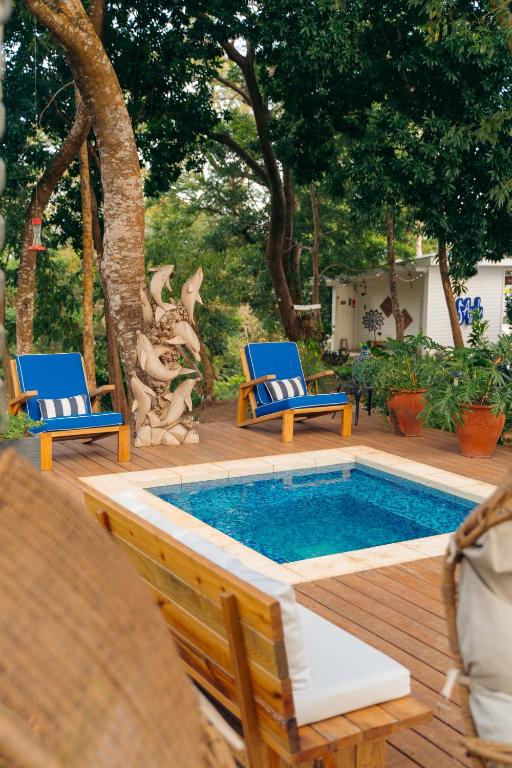 Blue Roatan Resort photo
