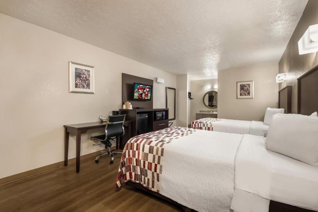 Red Roof Inn Crossville photo