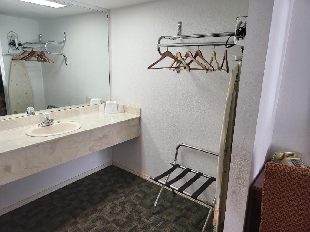 Blue Ribbon Inn and Suites photo