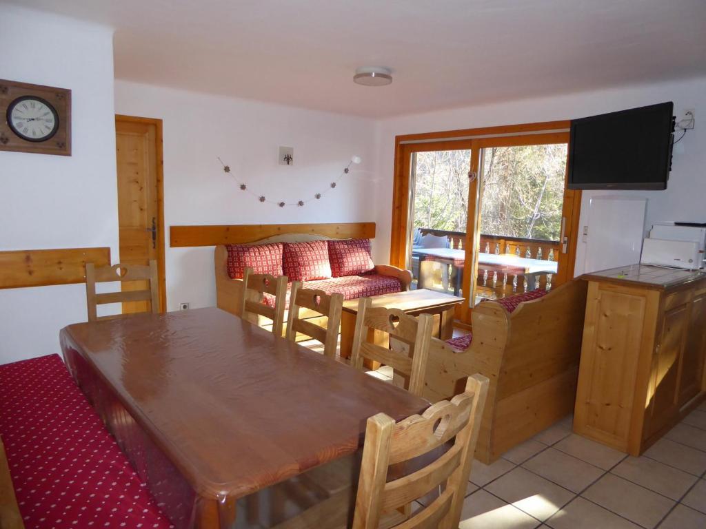 Appartement spacieux avec grande terrasse et parking à Champagny-en-Vanoise - FR-1-464-37 - 3