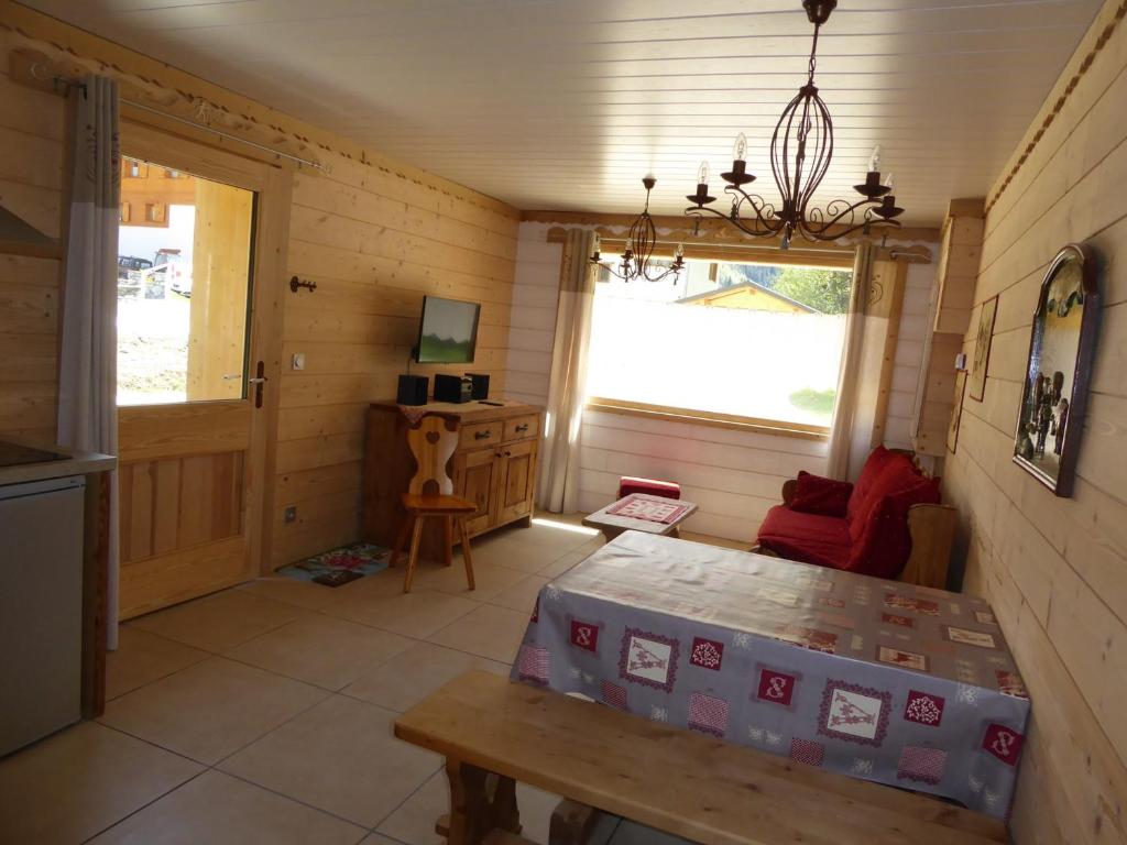 Chalet avec terrasse et parking privé, proche téléphérique - FR-1-464-29 - 3