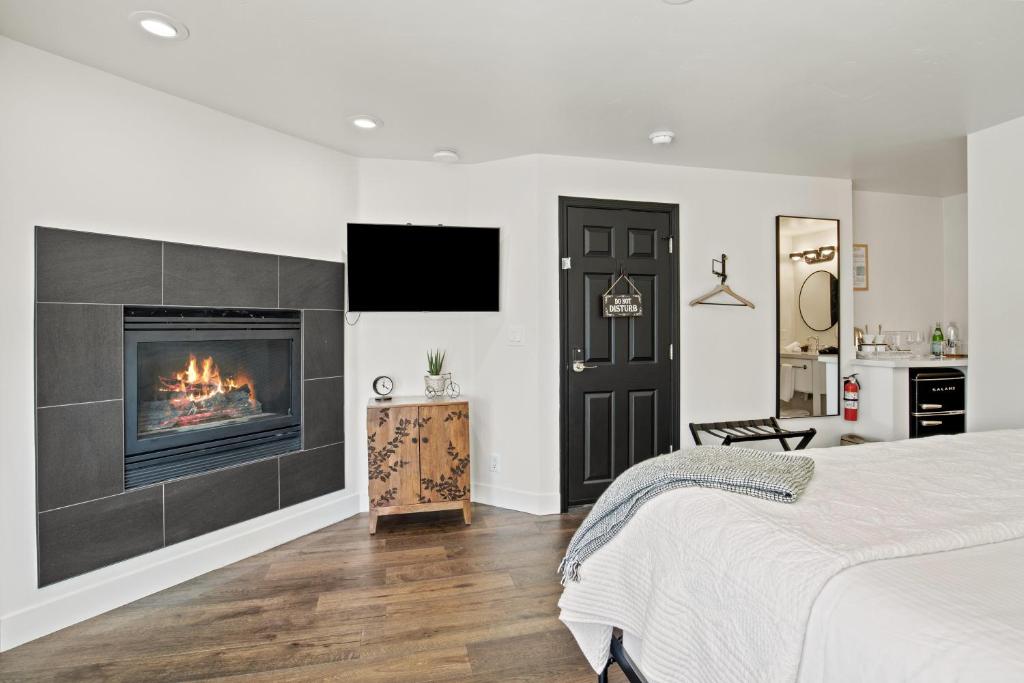 Bespoke Inn Flagstaff photo