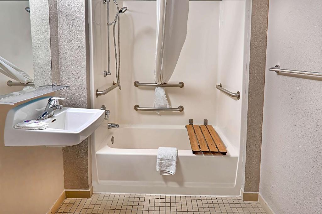 Motel 6-Lancaster, CA photo