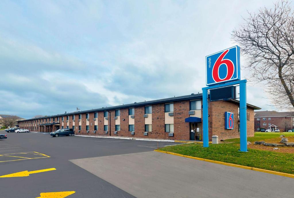 Motel 6-Oak Creek, WI photo
