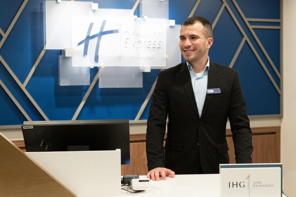 Holiday Inn Express And Suites Moose Jaw photo