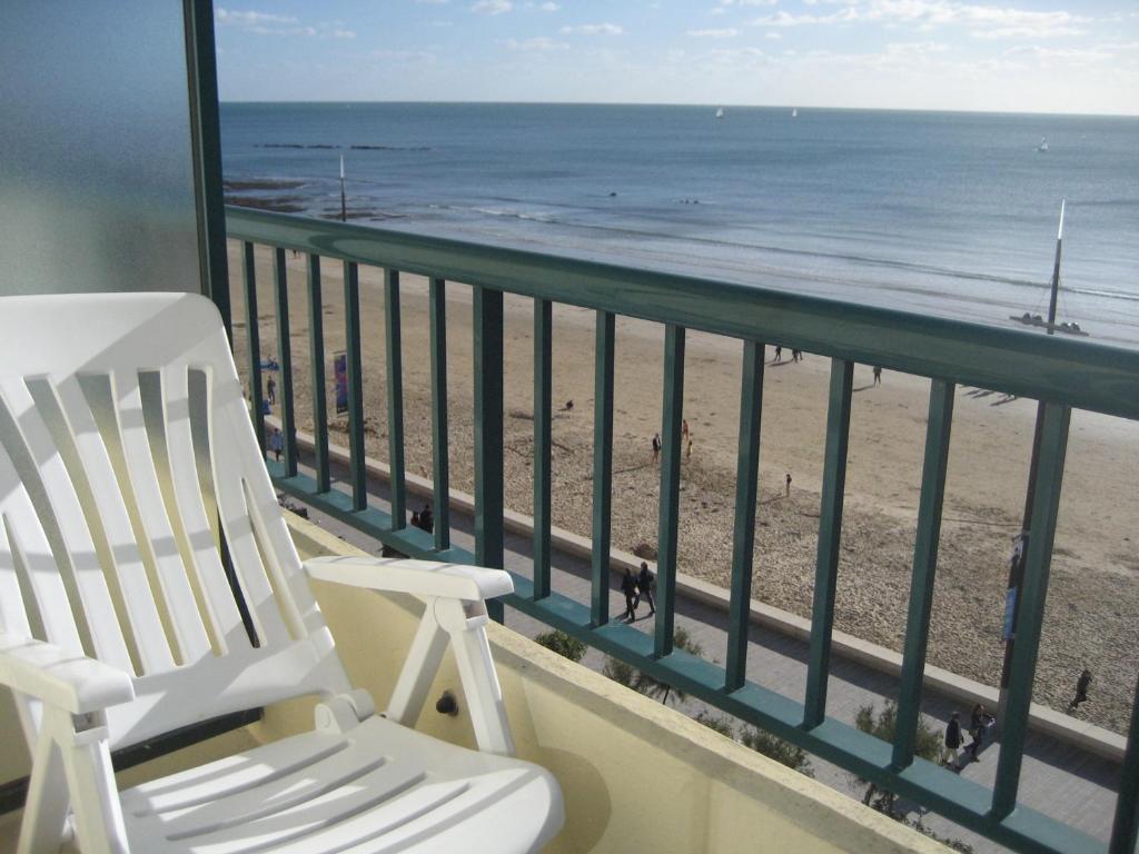 Studio rénové face mer avec balcon au centre plage, proche commerces - Les Sables d'Olonne - FR-1-92-748 - 3