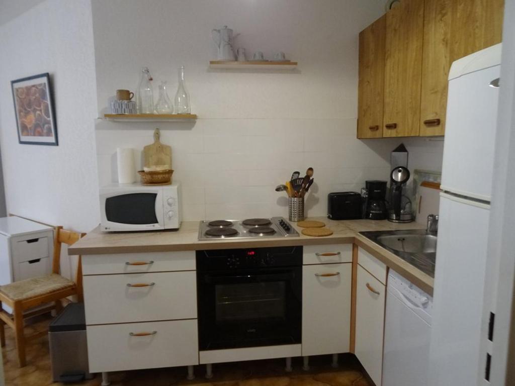 Appartement 2 pièces à Hyères : Port, grande terrasse 62m², proche plages, 4 pers., Wifi, commerces - FR-1-335-184 - 2