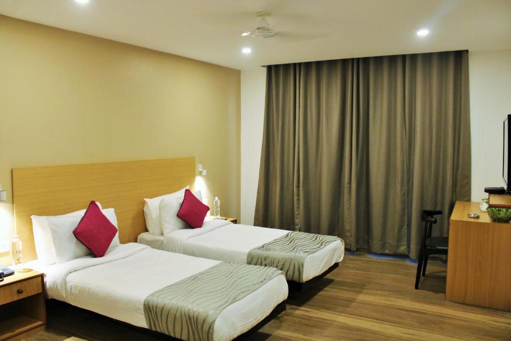 Hotel The Golden Sands photo