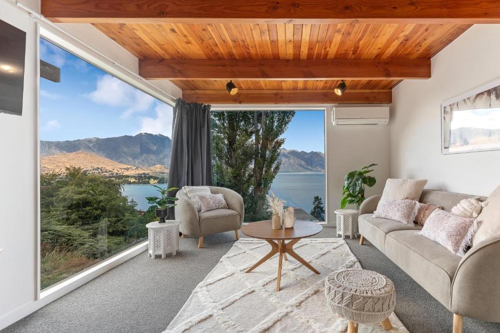 Spacious relaxing home, Queenstown