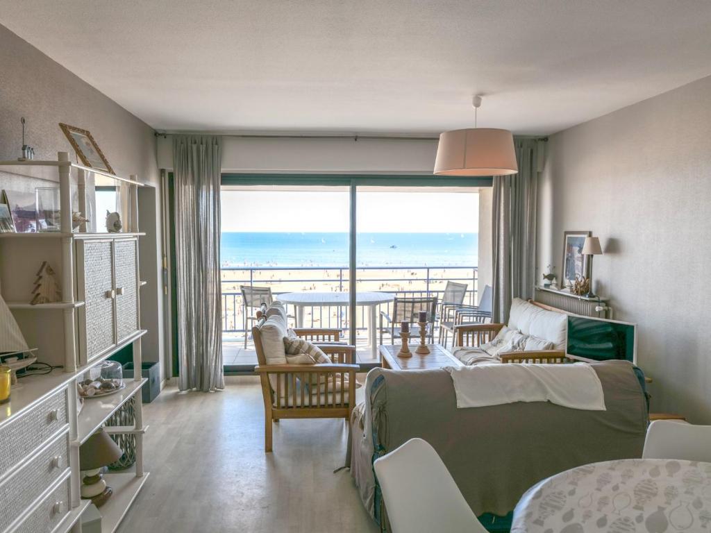 Appartement T2 en front de mer avec balcon, garage et ascenseur, Les Sables-d'Olonne - FR-1-197-475 - 3