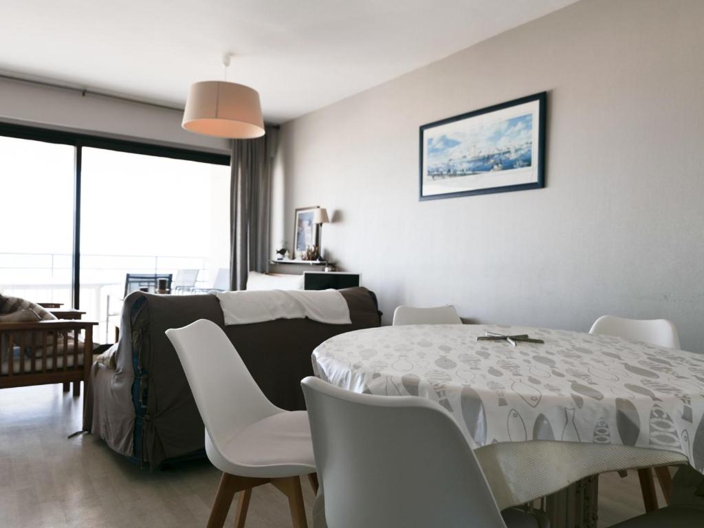 Appartement T2 en front de mer avec balcon, garage et ascenseur, Les Sables-d'Olonne - FR-1-197-475 - 5