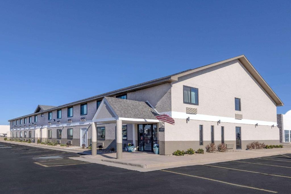 Super 8 by Wyndham Pratt — Hotel in Pratt (KS)