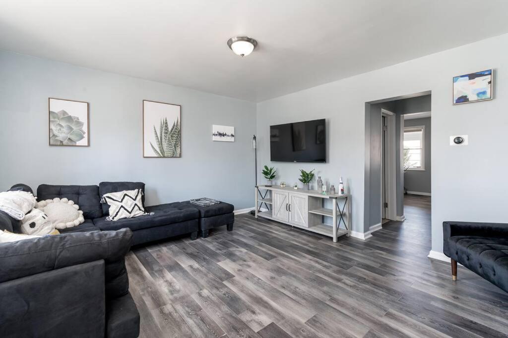 Recently renovated 3BR home near Heritage Park!