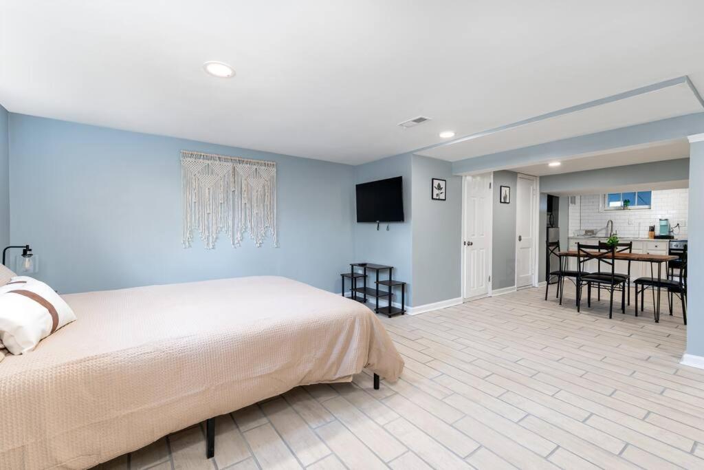 Adorable Studio unit in Dundalk!