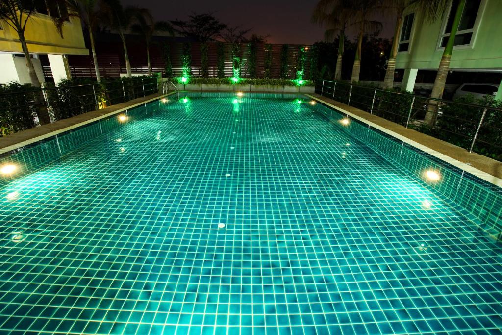 パット サービスド アパートメンツ (Patt Serviced Apartments) スイミングプール