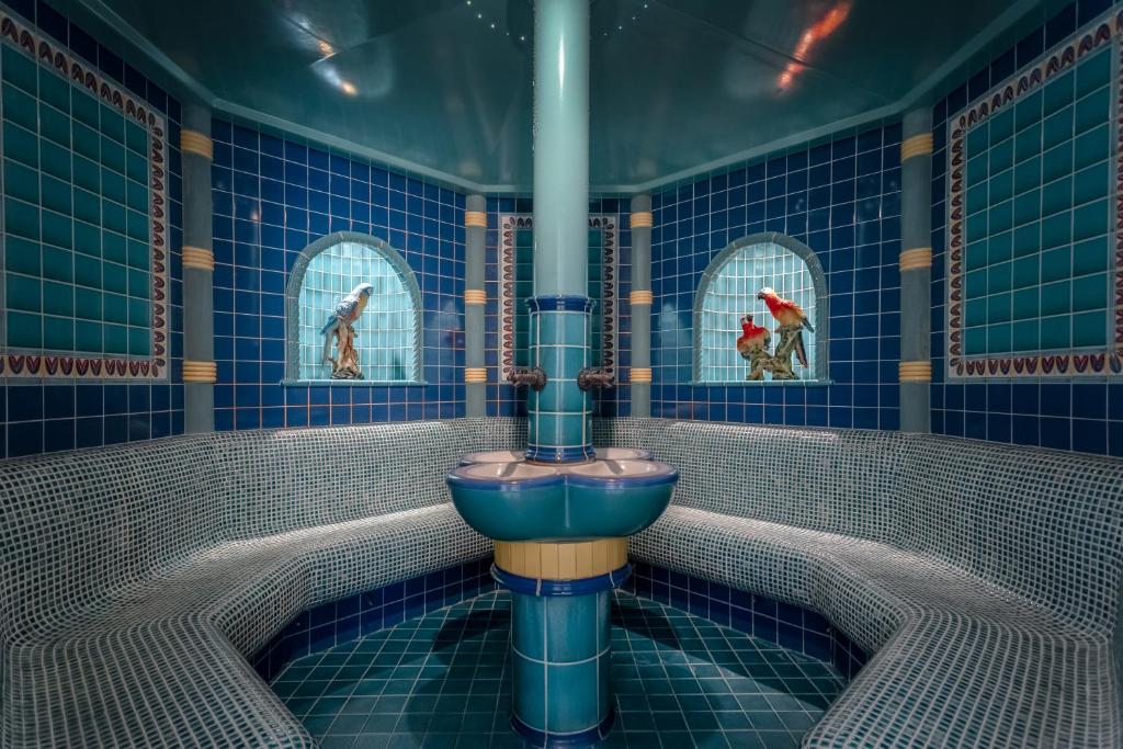 Steamroom