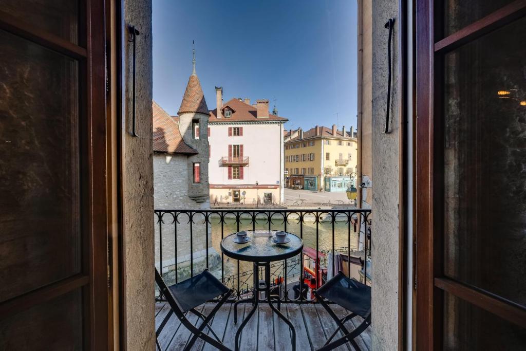 Le Balcon Perrière I - Appartement de charme avec vue directe sur le Thiou - 2