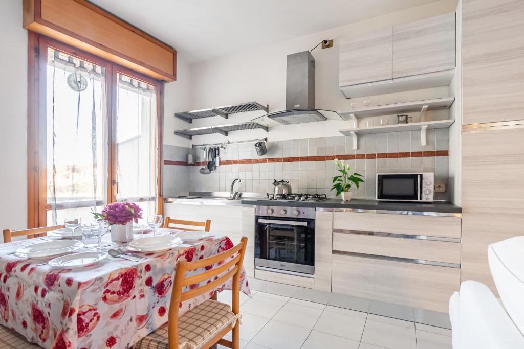 GuestHost - Cozy Apartment near the Hospital with 2 Balconies! - 3