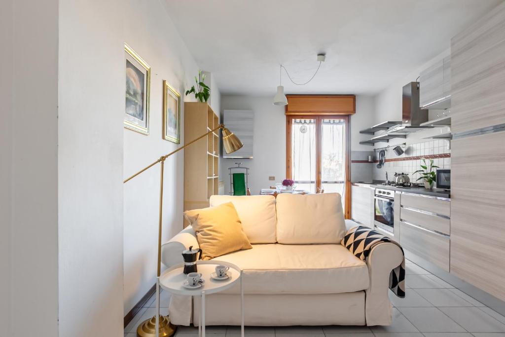 GuestHost - Cozy Apartment near the Hospital with 2 Balconies! - 1