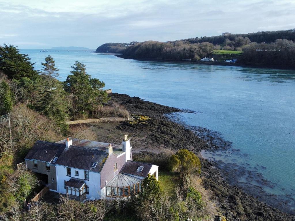 Ynys Faelog Cottage, Menai Bridge