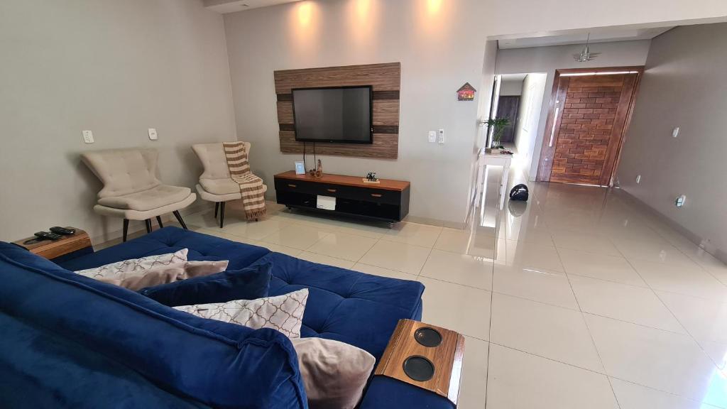 Casa confortável , 3 suítes, climatizada