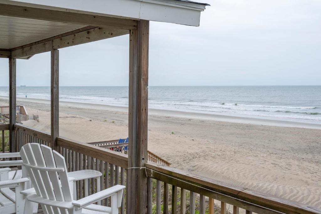 West Beach Retreat, Oak Island