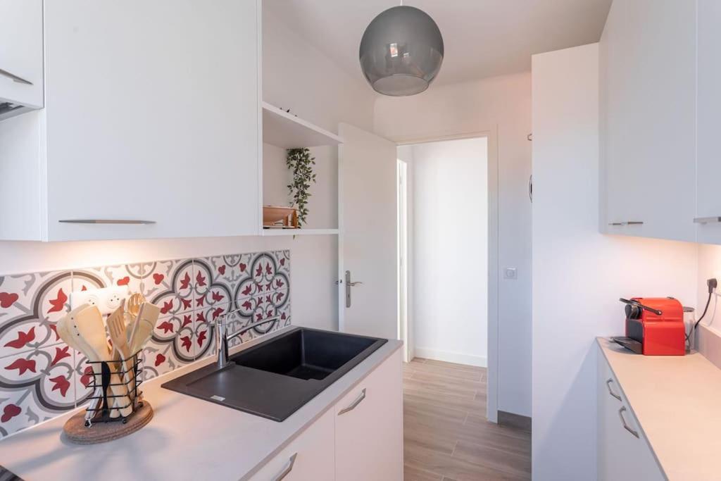 Apartment With Panoramic Sea View, Walk To The Beach - Maréchal Juin by Halldis - 5