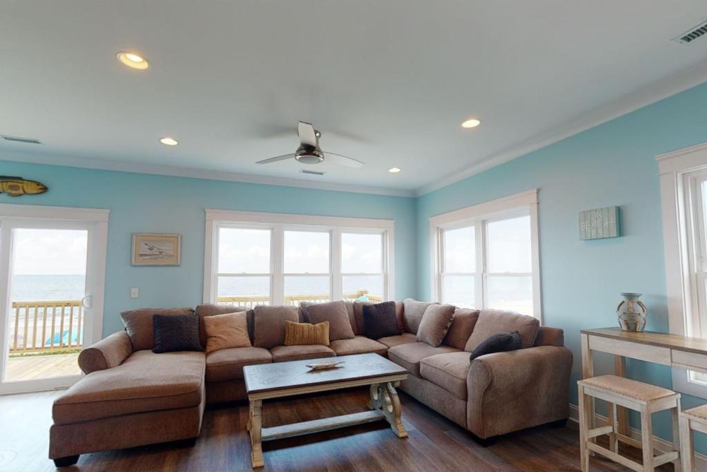 Salt & Light, Oak Island