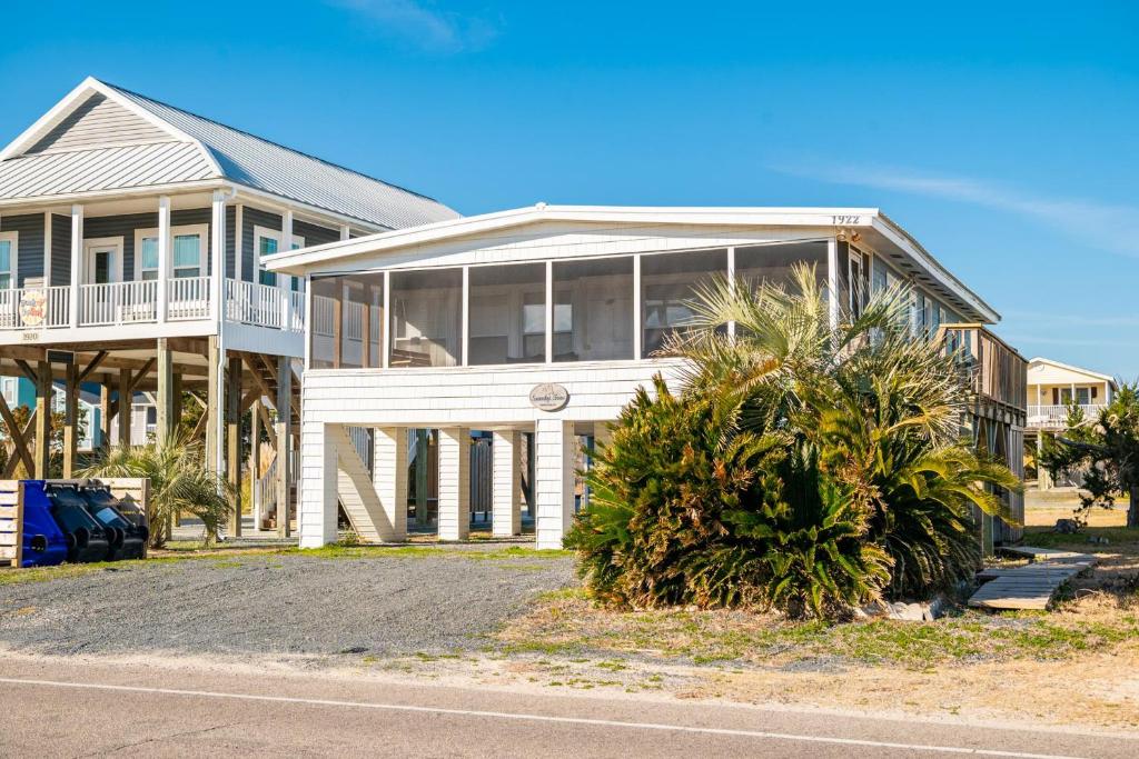 Sandy Toes, Oak Island