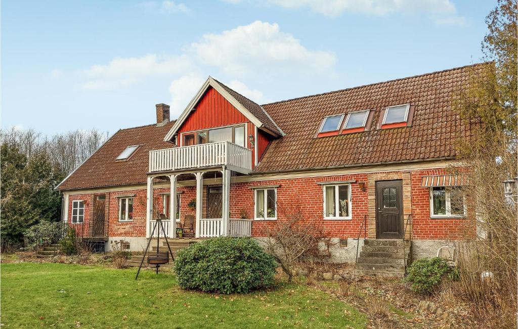 Beautiful Home In Hssleholm With Wifi And 4 Bedrooms