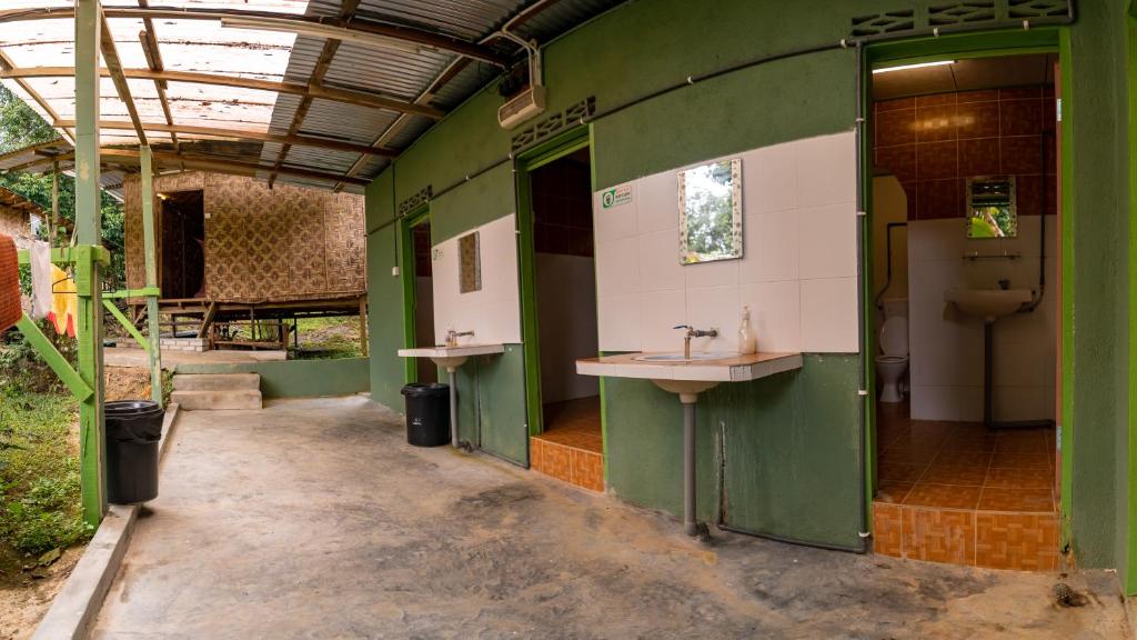 Rain Forest Inn photo