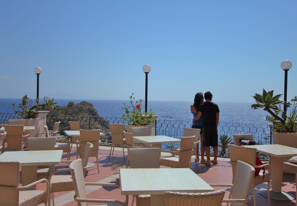 Hotel Baia Azzurra — Restauracje i bary in Taormina, Sycylia