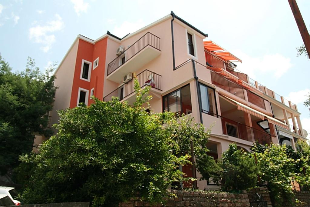 Apartmani Dalex — Hotel in Budva