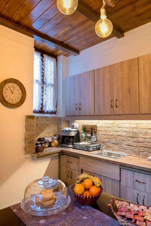 Lykovrisi Guest House