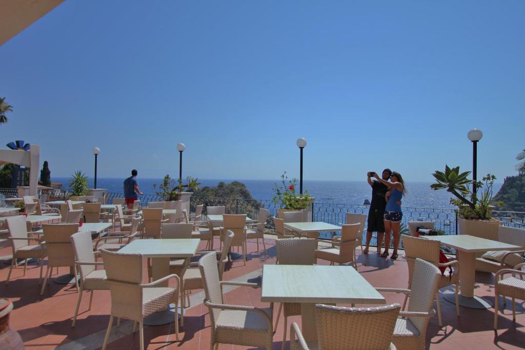 Hotel Baia Azzurra — Restauracje i bary in Taormina, Sycylia