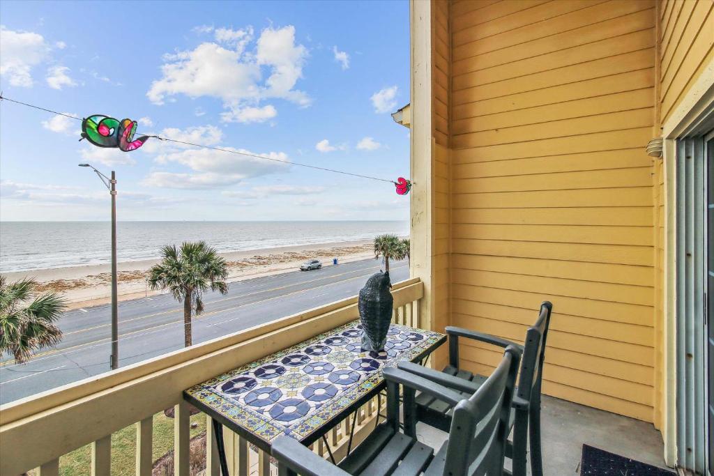 Dawn 1037-The Regal Seagull, Galveston