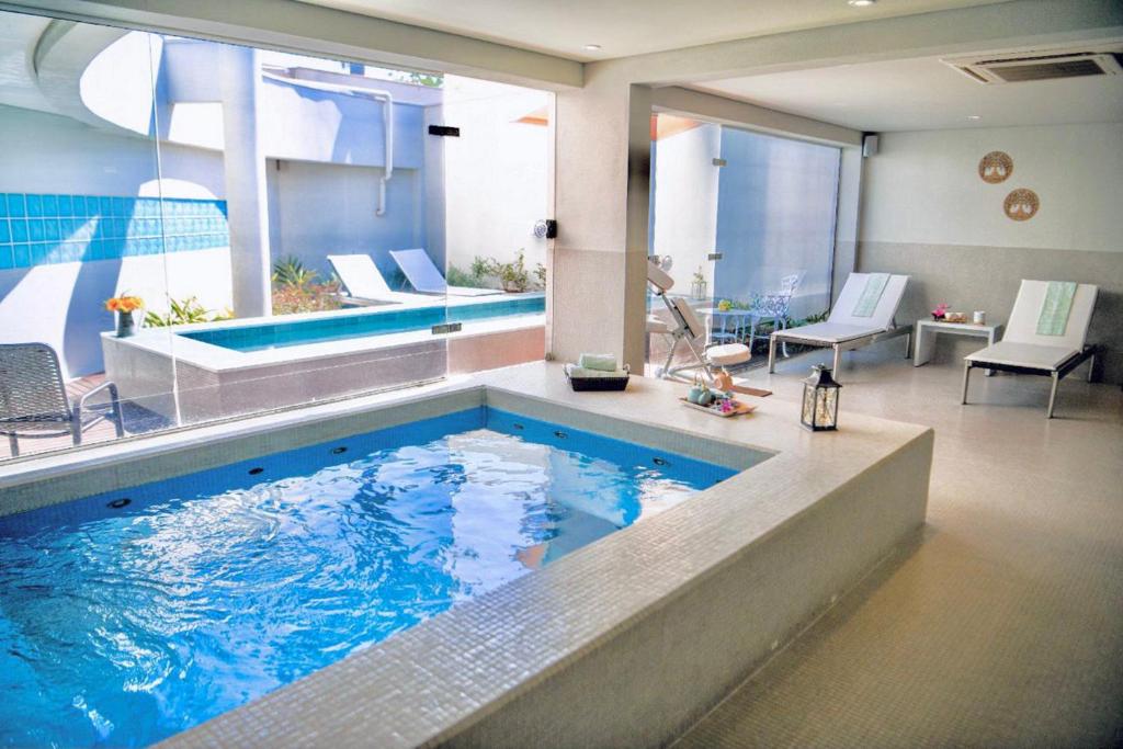 Hot tub