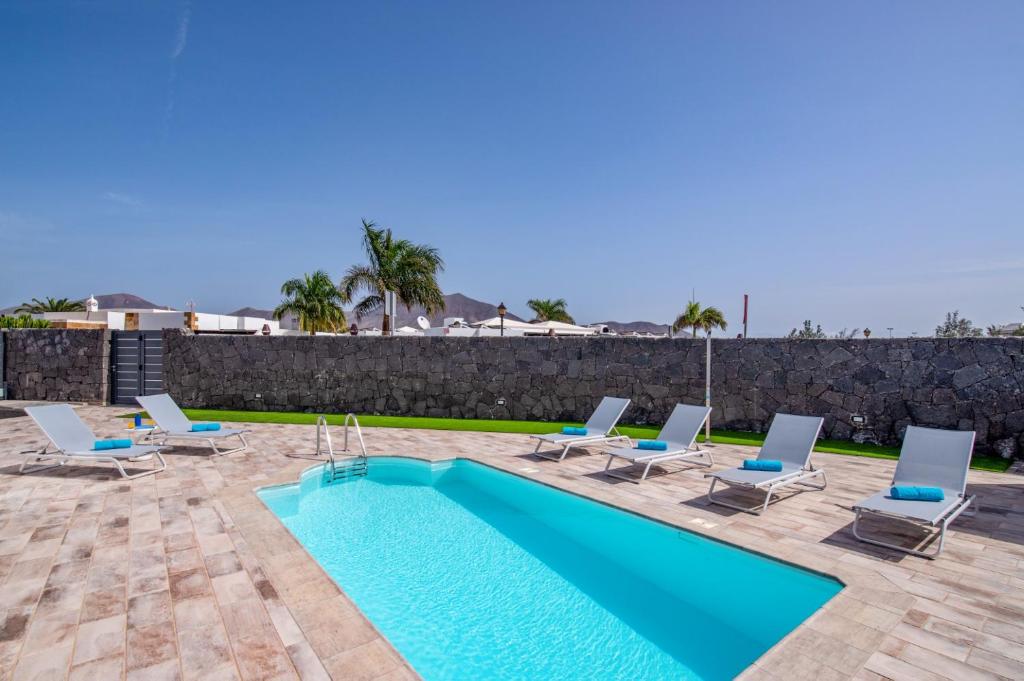 Villa La Nueva by Villa Plus - 2