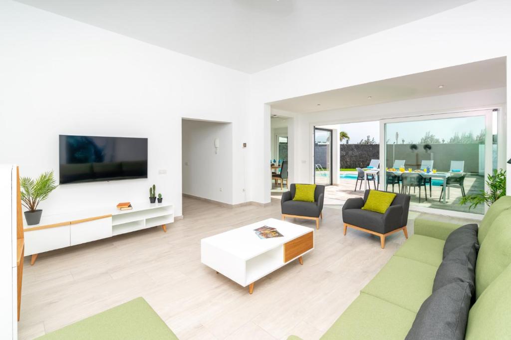 Villa La Nueva by Villa Plus - 3