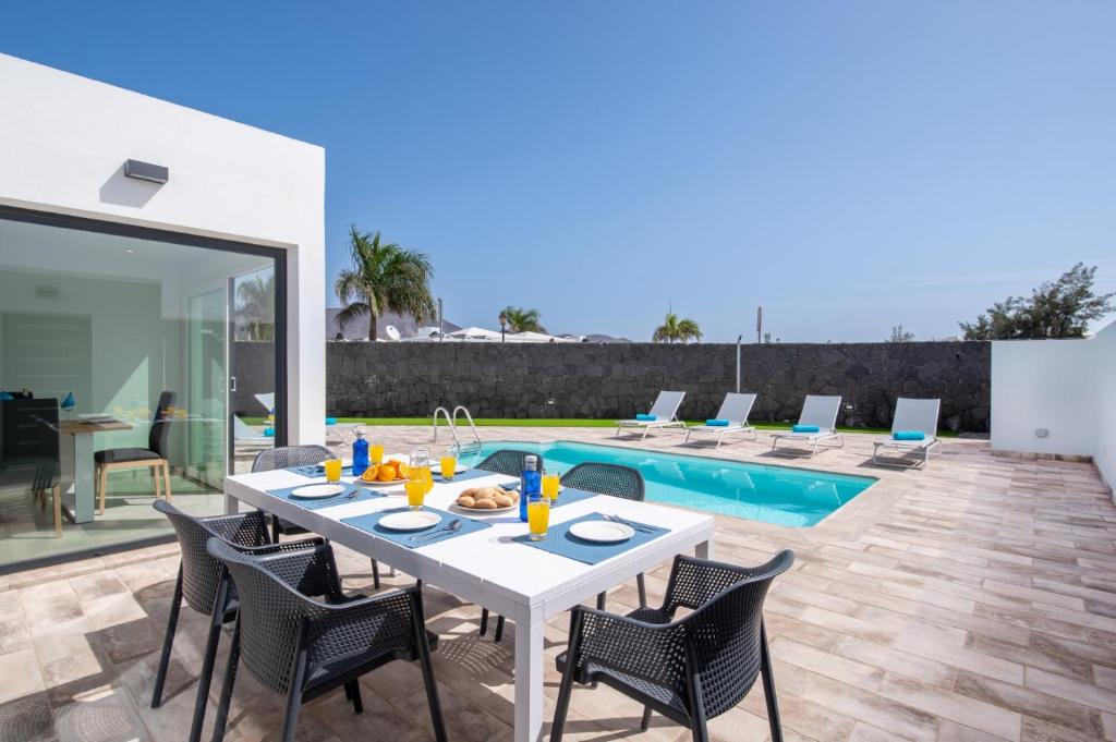 Villa La Nueva by Villa Plus - 5